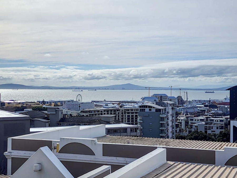 To Let 2 Bedroom Property for Rent in Green Point Western Cape